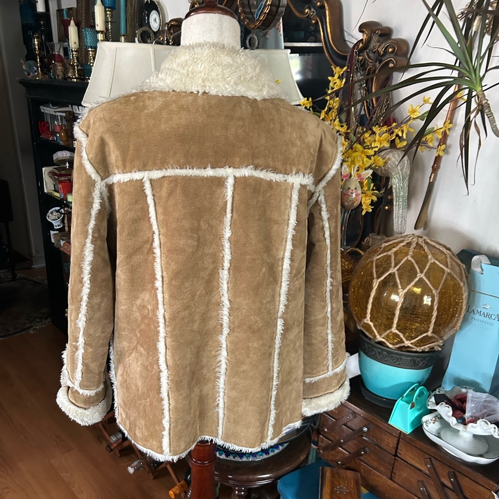 Vintage Tan and Shearling Leather Jacket - Picture 6 of 16